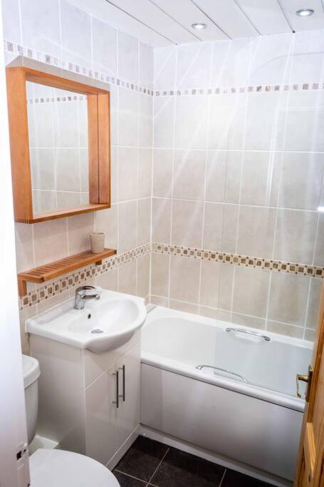 Charming 1-Bed Southside Flat In Great Location Apartment กลาสโกว์ ภายนอก รูปภาพ